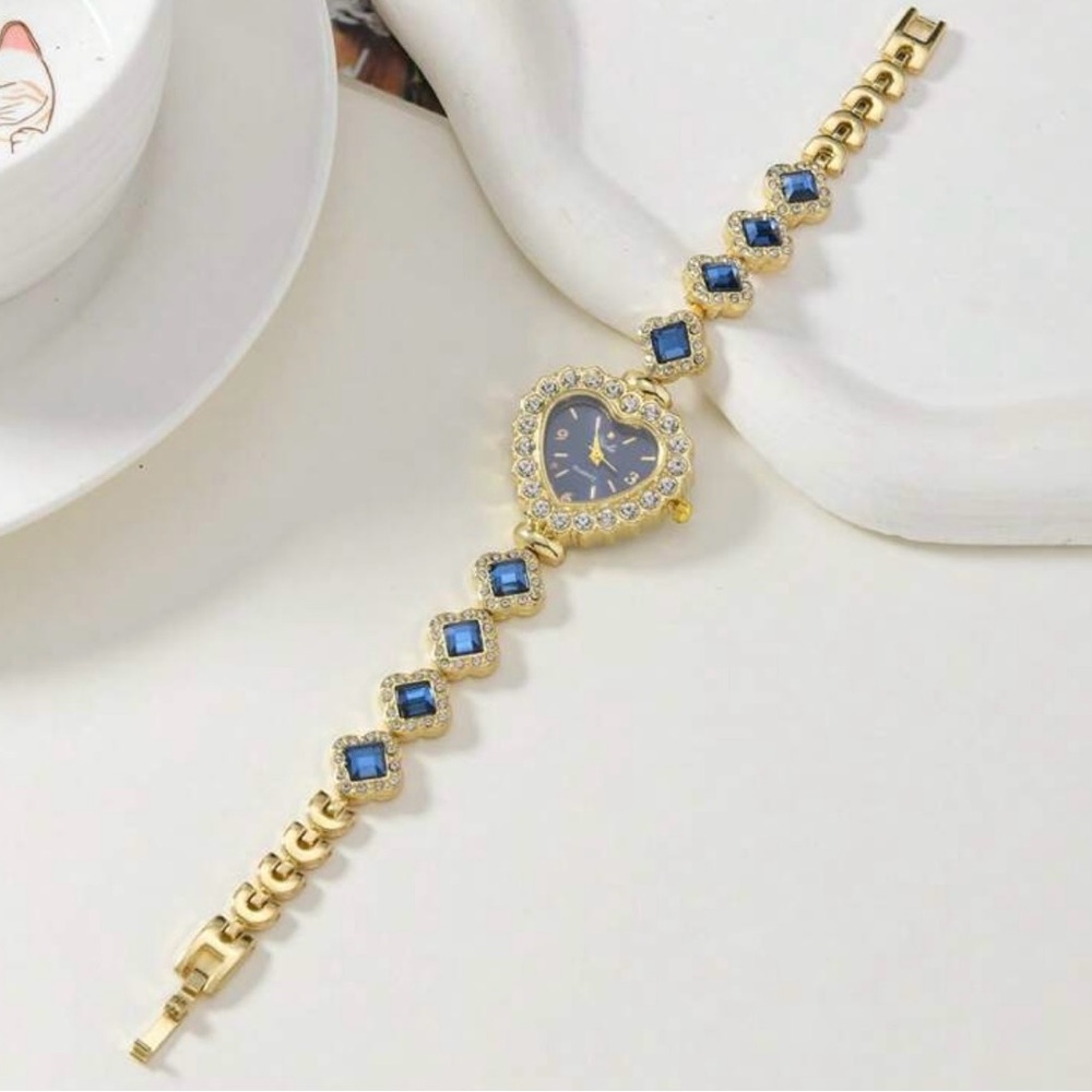 Glamorous Heart-Shaped Rhinestone Watch - Blue